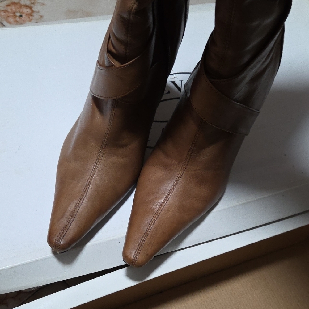 Steve Madden Brown Heeled Boots - Picture 4 of 10